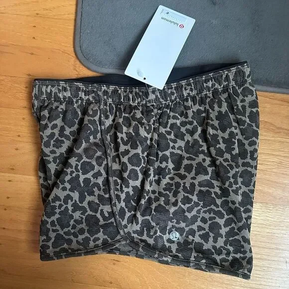 NWT 4 Swiftly Mid-Rise Running Workout Short 3" - Lululemon - Picture 6 of 11